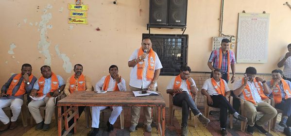 તા.૧૮/૦૩/૨૦૨૪ ના રોજ આગામી લોકસભા ચૂંટણી ૨૦૨૪ ના ભાગરૂપે ૨૩-બારડોલી લોકસભા બેઠકની ૧૭૦-મહુવા વિધાનસભા સીટમાં સમાવિષ્ટ મહુવા તાલુકા ભાજપની બાપા સીતારામ મઢુલી ખાતે બેઠક યોજવામાં આવી, જેમા ચુંટણીલક્ષી ચર્ચા કરવામાં આવી.